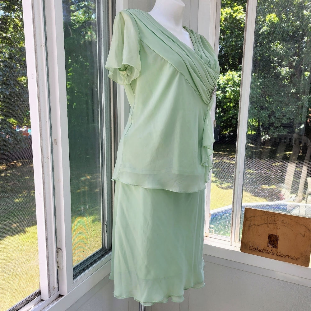 Top/skirt Mint Green 2 Piece Pleated Ruffle Chiffon Jewel Pin Top & Midi Skirt - Picture 1 of 15